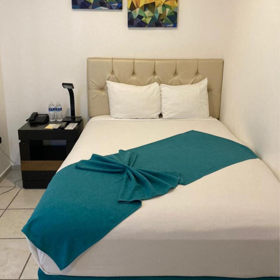 Container Inn Hotel Aeropuerto 巴亞爾塔港 外观 照片