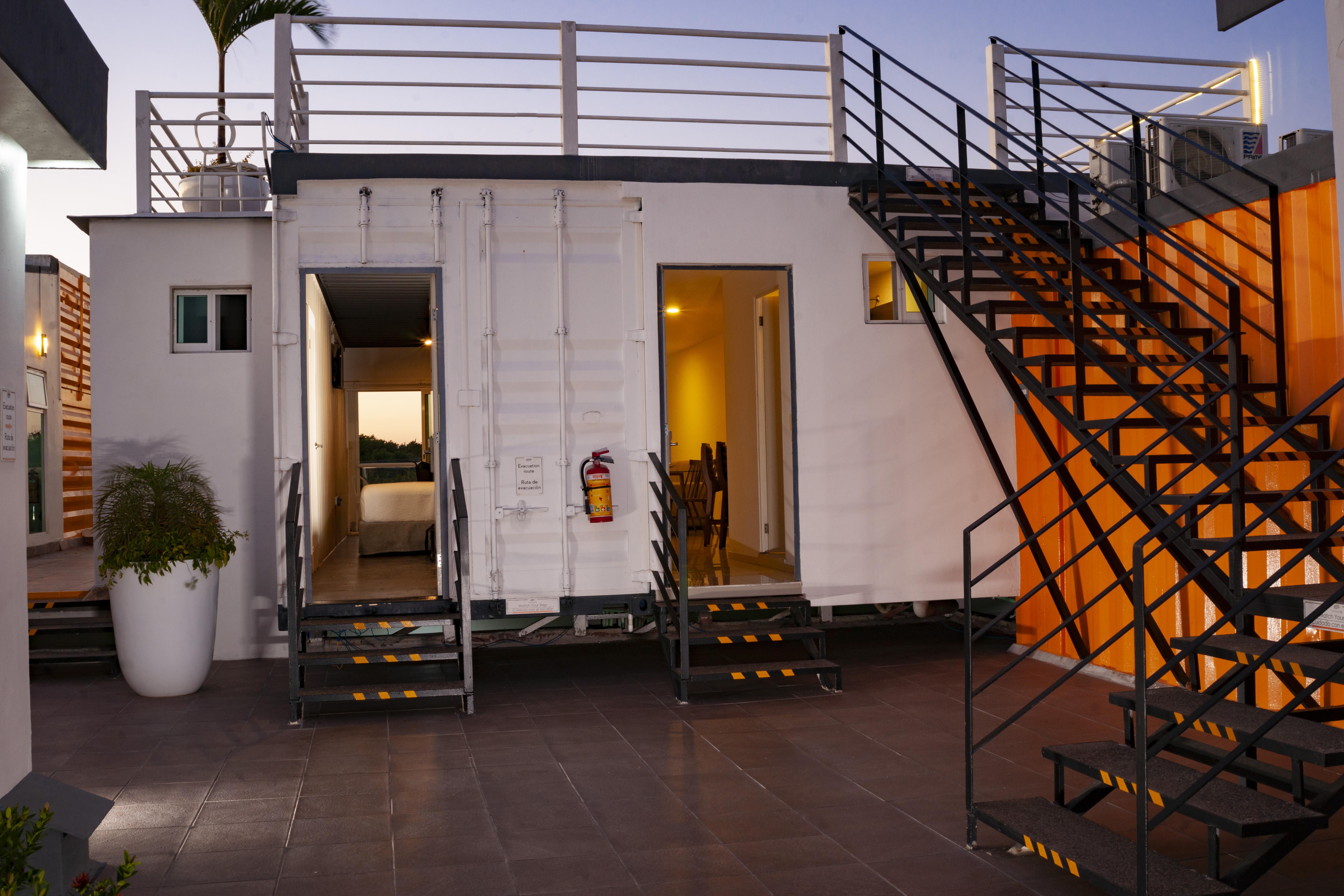 Container Inn Hotel Aeropuerto 巴亞爾塔港 外观 照片